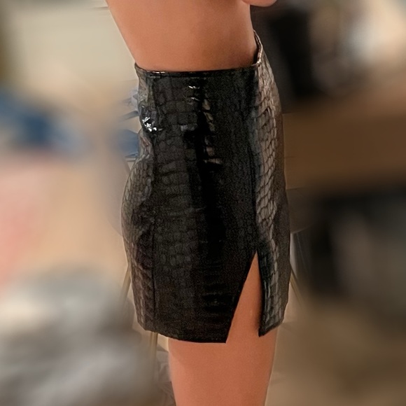 Leather Skirt in Snake Skin Pattern - Picture 2 of 2